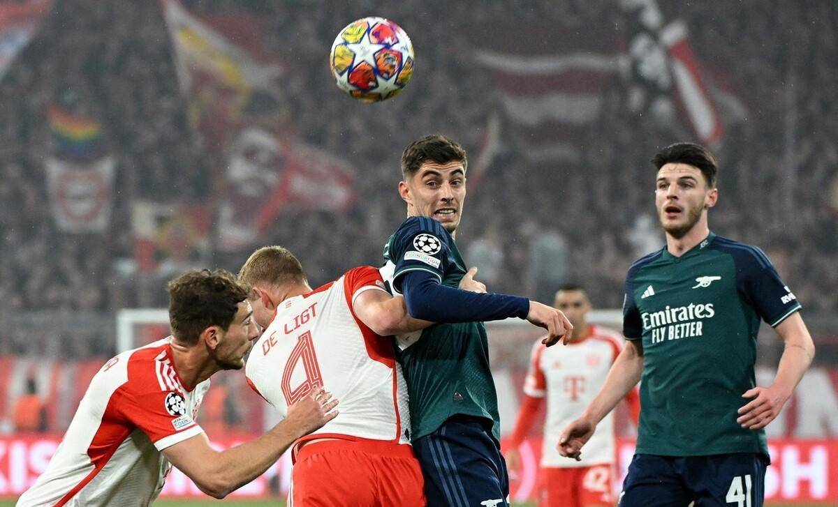 包含拜仁慕尼黑勇夺欧冠冠军，全队高兴欢呼的词条