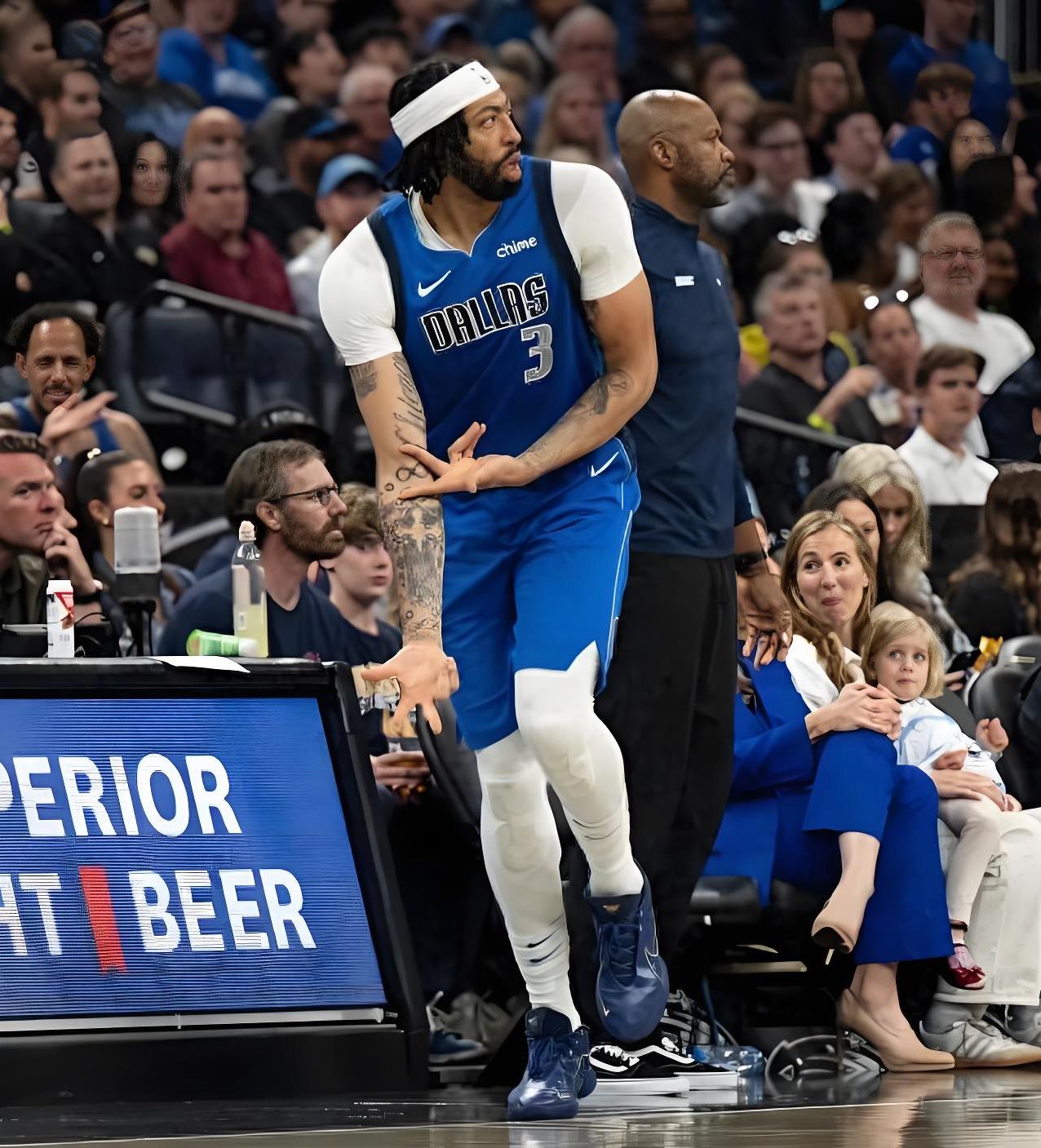 包含浓眉哥在雄鹿比赛中回归赛场，关键助攻引发热议！的词条